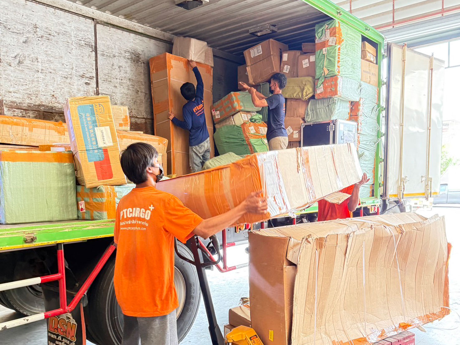 โกดังใหม่_ptcargo_ใหญ่มาก
